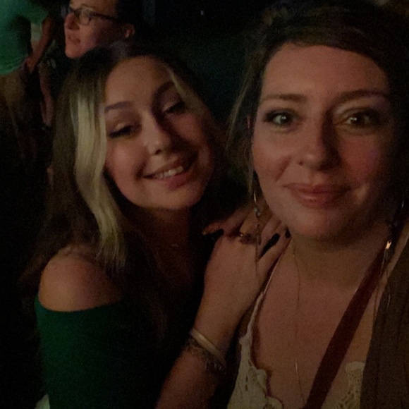 Meet your Posher, Tina - Picture 3 of 4